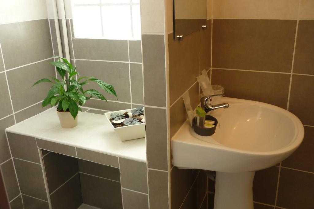 L'Hospitalet Saint Charles Montpellier Room photo